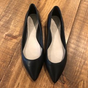 Vince Camuto black flats size 7.5 EUC worn once